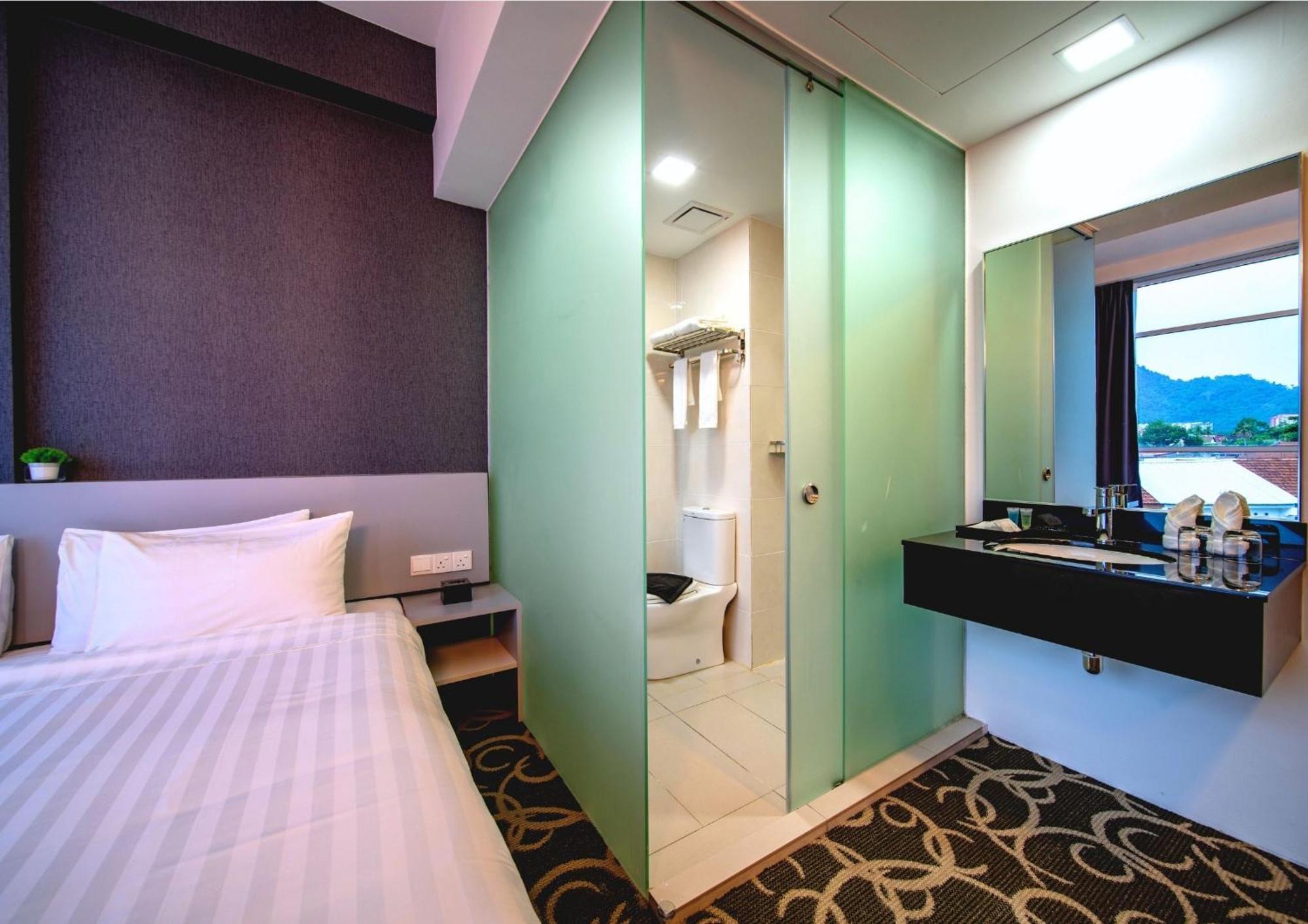 Kingston 13 - Penang Hills Formerly Known As Deview Hotel 3*