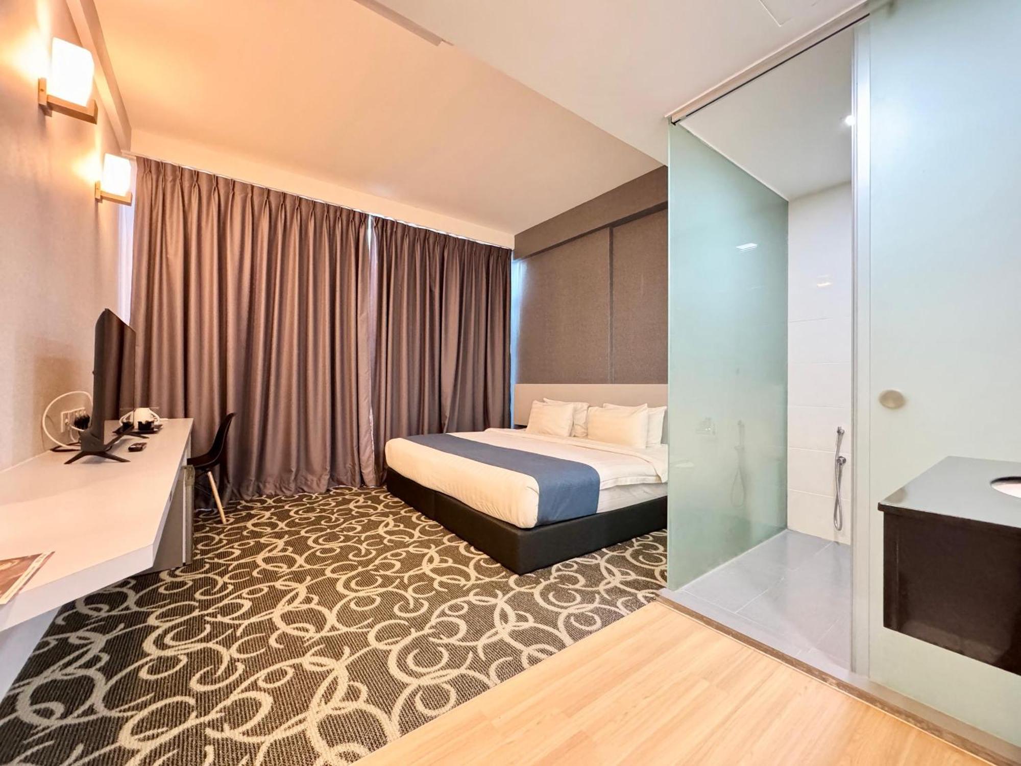 Kingston 13 - Penang Hills Formerly Known As Deview Hotel 3*